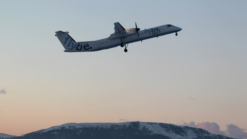 Un avion Flybe décolle de l'aéroport de Belfast, le 23 décembre 2010.