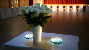 La salle de réception de Puisseguin a été transformée en chapelle éphémère, à la mémoire des victimes de la collision meurtrière de vendredi. 