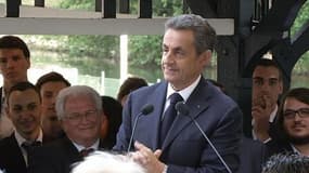 "Nicolas Sarkozy fait du stand up permanent"