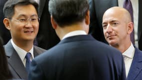 En 2015, Jeff Bezos, CEO d'Amazon, avec le fondateur de Tencent, Pony Ma, left, et le président Xi Jinping