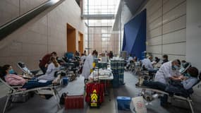 Don de sang au Musée d'art morderne et contemporain de Strasbourg (MAMCS) habituellement fermé en raison de l'épidémie de Covid-19, le 12 avril 2021