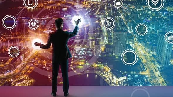 La technologie transforme le mode de fonctionnement des industries en aidant les entreprises à utiliser les logiciels et les données pour mieux comprendre leurs clients et leurs processus commerciaux.