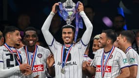 Zakaria Aboukhlal avec la Coupe de France le 29 avril 2023