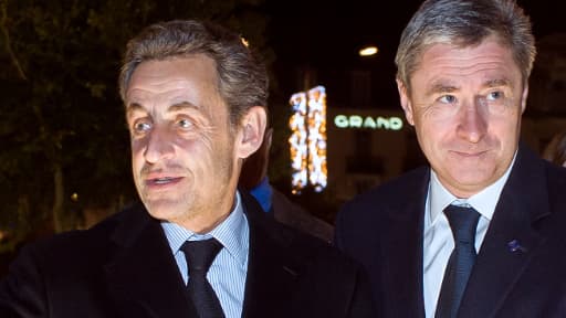 Nicolas Sarkozy avec son ex trésorier de campagne Philippe Briand (d.), à Tours le 17 décembre 2013.