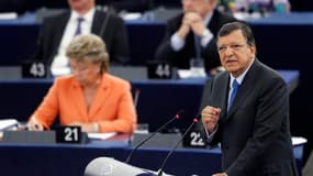 L'Union européenne doit évoluer vers une fédération démocratique et modifier ses traités fondateurs pour créer une véritable union monétaire au sein de la zone euro, a déclaré mercredi le président de la Commission européenne, José Manuel Barroso, lors de