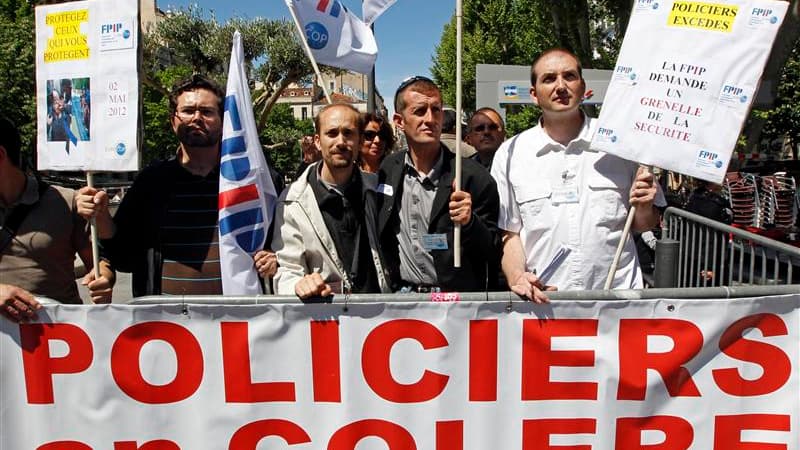Manifestation de policiers à Marseille pour soutenir un collègue mis en cause dans la mort d'un homme à Noisy-le-Sec (Seine-Saint-Denis). Le syndicat Alliance appelle à une journée de mobilisation nationale le 11 mai pour obtenir la création d'un principe
