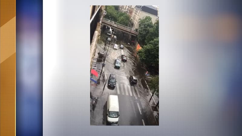 Un carrefour parisien sous l'eau, ce vendredi 27 juillet 2018