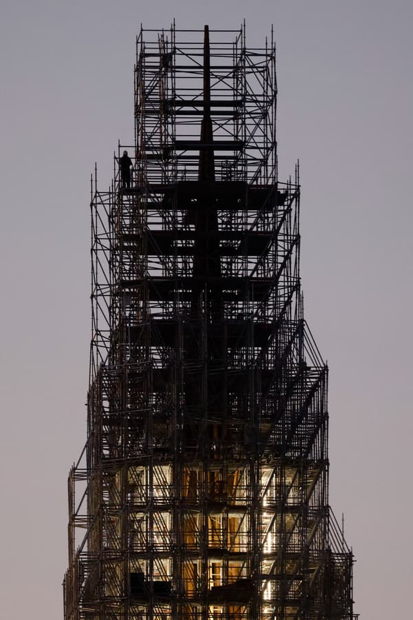 La flèche de Notre-Dame de Paris le 28 novembre 2023.