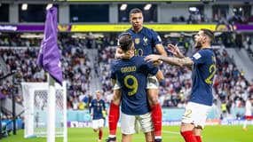 Kylian Mbappé et Olivier Giroud lors du huitième de finale de Coupe du monde France-Pologne, le 4 décembre 2022