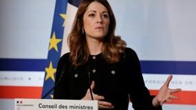 La porte-parole du gouvernement français, Maud Bregeon, donne une conférence de presse à l'Elysée, à Paris, le 14 janvier 2026
