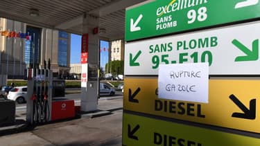 Des stations-service sont à court de carburants comme ici dans l'Hérault, prés de Montpellier.