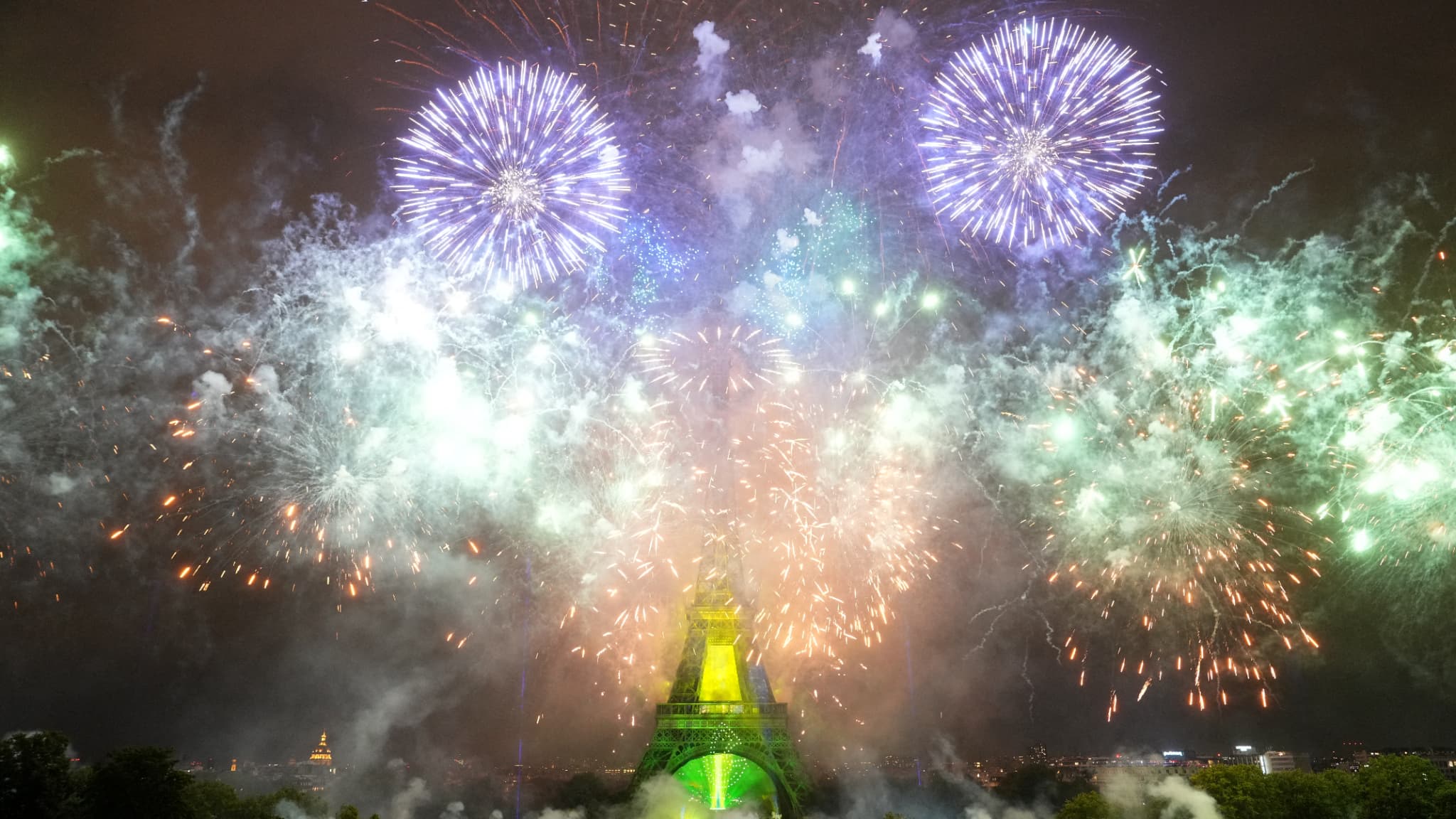 La tour Eiffel pour le feu d'artifice du 14 juillet 2025 à Paris. La tour Eiffel pour le feu d'artifice du 14 juillet 2025 à Paris.