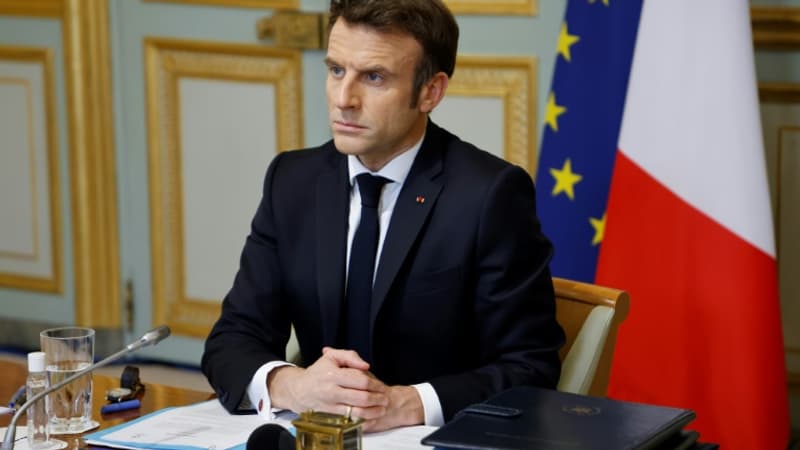 Emmanuel Macron officialise sa candidature à l'élection présidentielle dans une lettre aux Français