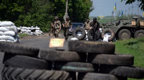 L'armée ukrainienne a totalement encerclé dimanche le bastion rebelle de Slaviansk