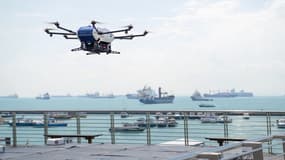 Le vol de livraison  à bord a été effectué à bord du navire de ravitaillement "M / V Pacific Centurion" de Swire Pacific Offshore, à 1,5 km du rivage du port sud de Singapour.