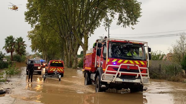 Les pompiers déployés dans l'Hérault, à Villeneuve-les-Béziers ce mercredi. Les pompiers déployés dans l'Hérault, à Villeneuve-les-Béziers ce mercredi.