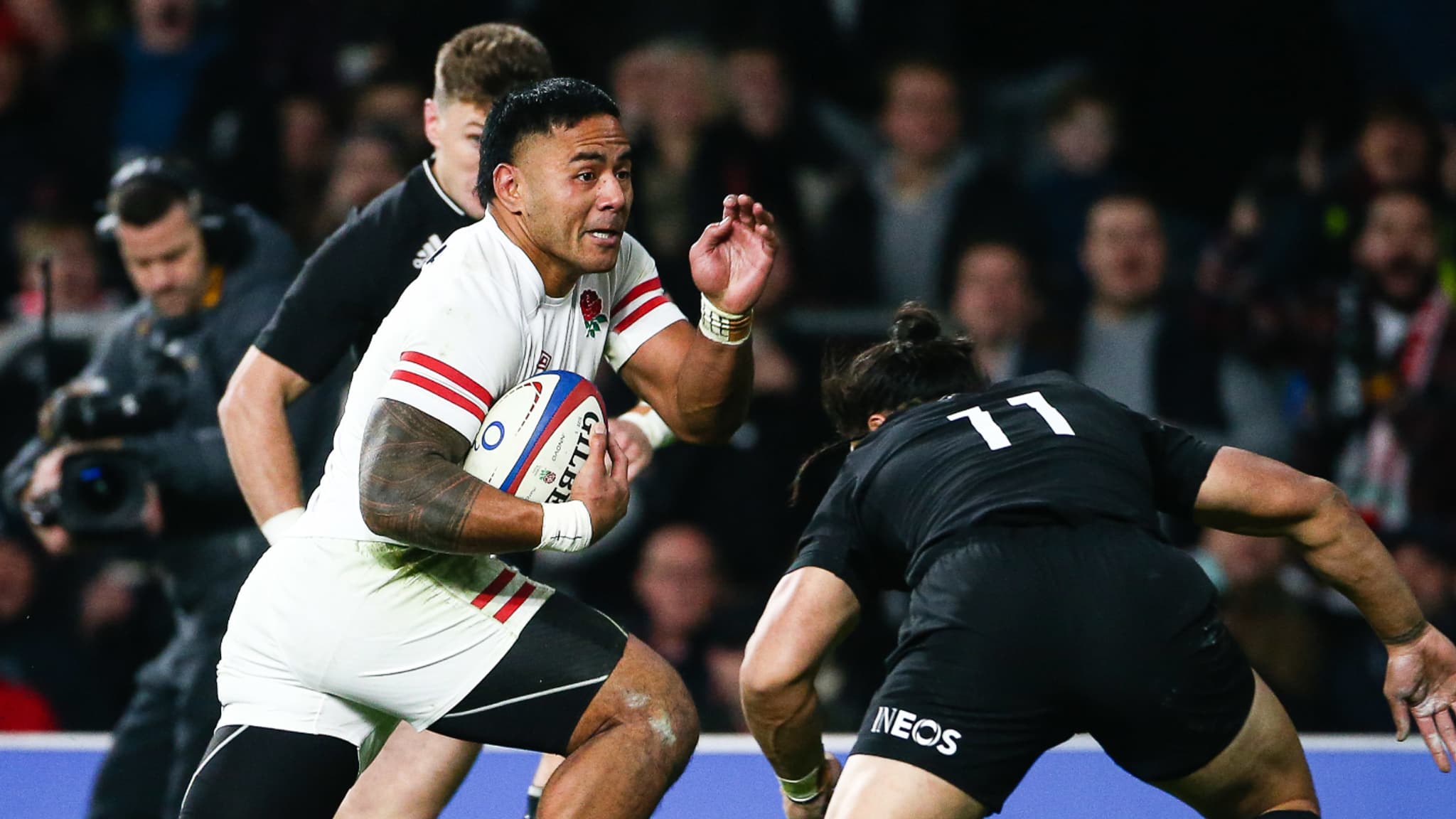 Manu Tuilagi, oncle de Posolo, avec l’Angleterre contre les All Blacks en 2022