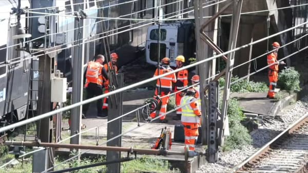 Une voiture est tombée sur les voies du RER C à Choisy-le-Roi (Val-de-Marne) ce vendredi 3 mai. 