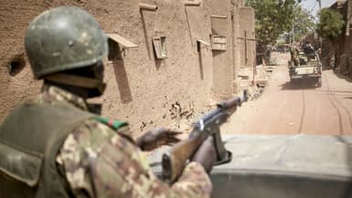 Des troupes de l'armée malienne en patrouille dans la ville de Djenne, au centre du Mali, le 28 février 2020