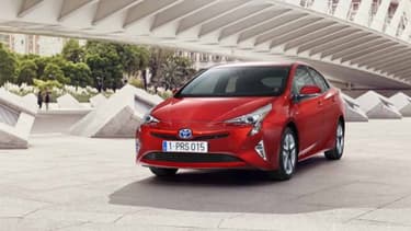 Toyota a commencé à commercialiser des véhicules hybrides dès 1997.