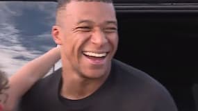 Kylian Mbappé à la sortie du centre d'entraînement du PSG, le 10 août 2023
