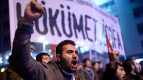 Des manifestants anti-Erdogan dans les rues d'Istanbul le 25 décembre