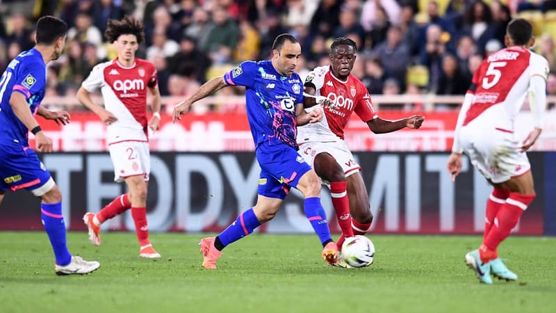 Ligue 1, 29e journée, match en retard - Ismaily et Denis Zakaria lors de Monaco-Lille, le 24 avril 2024