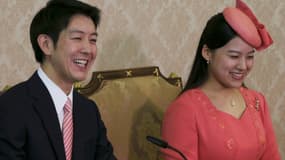 La princesse Ayako et Kei Moriya lors de l'annonce de leurs fiançailles, en juillet dernier