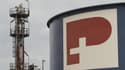 Les salariés de la raffinerie Petroplus de Petit-Couronne, près de Rouen (Seine-Maritime), dont l'arrêt est en cours, envisagent d'appeler au blocage des autres raffineries françaises pour pousser les pouvoirs publics à convaincre les banques de prêter au