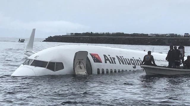 Le Boeing a raté la piste d'atterrissage.