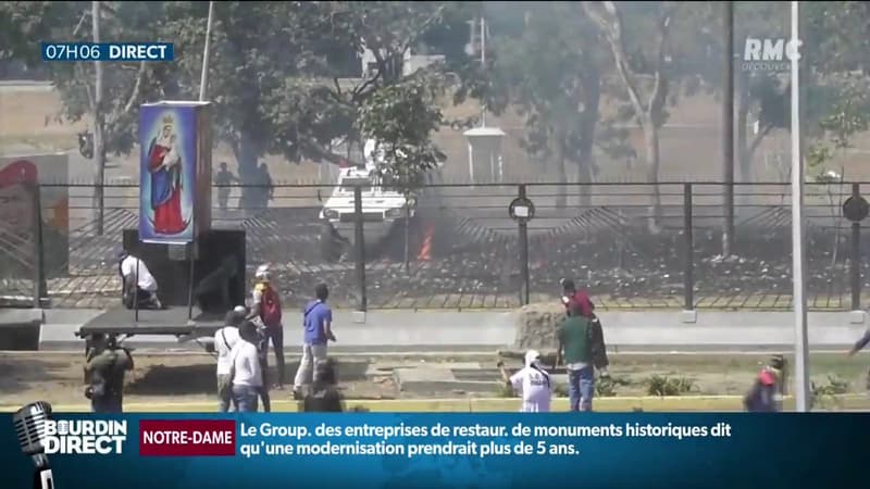 Des manifestants face à un blindé de la police mardi au Venezuela