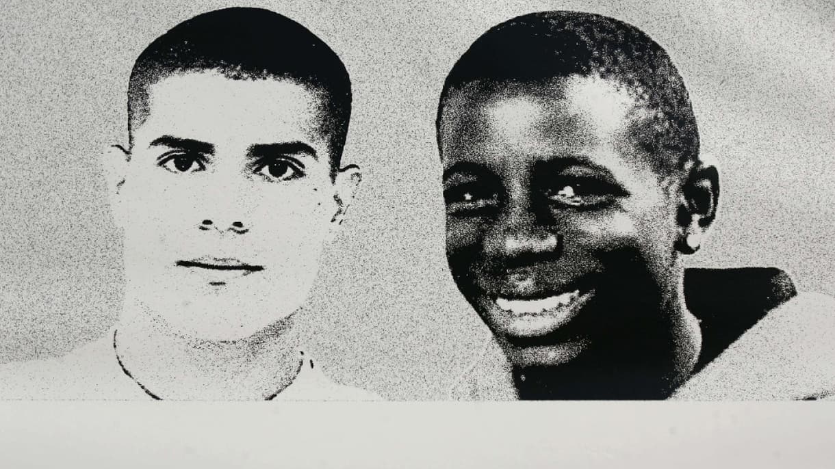 Zyed Benna (à gauche), 17 ans, et Bouna Traoré (à droite), 15 ans, sont morts électrocutés par un transformateur le 27 octobre 2005 à Clichy-sous-Bois (Seine-Saint-Denis).