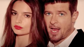 Emily Ratajkowski et Robin Thicke dan le clip de "Blurred Lines"