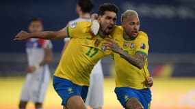 Lucas Paqueta fête son but avec Neymar