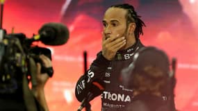 Le septuple champion du monde de Formule 1, le Britannique Lewis Hamilton, après avoir perdu le titre mondial dans le dernier tour au profit du Néerlandais Max Verstappen, à l'issue du Grand Prix d'Abou Dhabi, le 12 décembre 2021