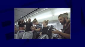 Le groupe NALU a décidé d'improviser un concert dans un avion.