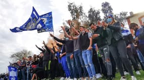 Des supporters encouragent Bastia malgré le Covid-19