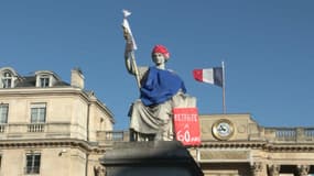 La statue tagguée se trouve derrière le palais Bourbon 