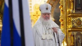 Le patriarche orthodoxe russe Kirill dirige une cérémonie funéraire pour l'archiprêtre Mikhaïl Vassiliev, le prêtre militaire décédé en Ukraine, dans la cathédrale du Christ-Sauveur à Moscou, le 9 novembre 2022. 