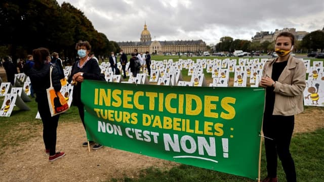 Manifestation aux Invalides le 23 septembre 2020 contre l'usage des néonicotinoïdes