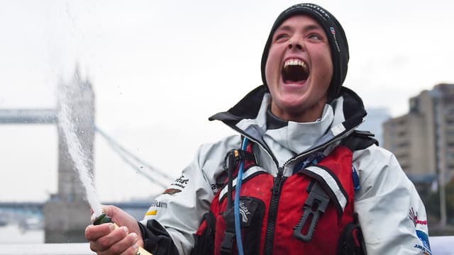 L'aventurière britannique Sarah Outen, 30 ans, a été accueillie mardi en héroïne à Londres après avoir achevé un périple de 1.677 jours.
