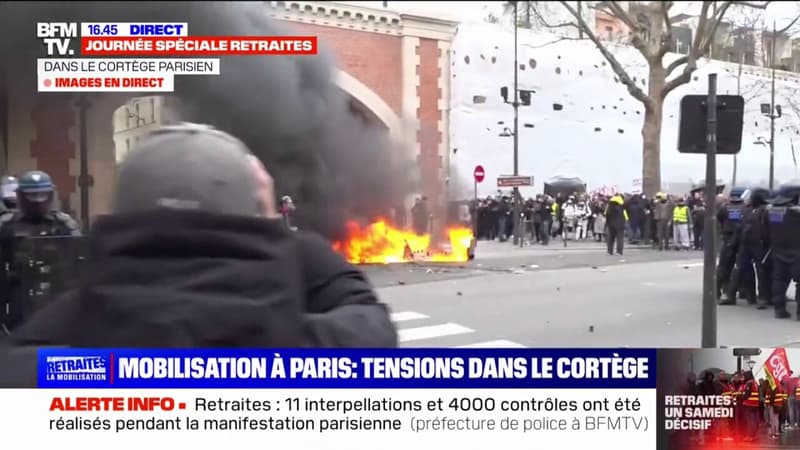 Manifestation à Paris: le cortège arrêté pour permettre aux pompiers d'intervenir sur un incendie de barricade