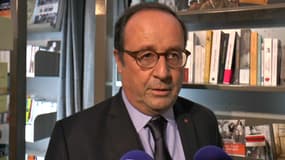 François Hollande à la librairie Martelle d'Amiens ce jeudi.