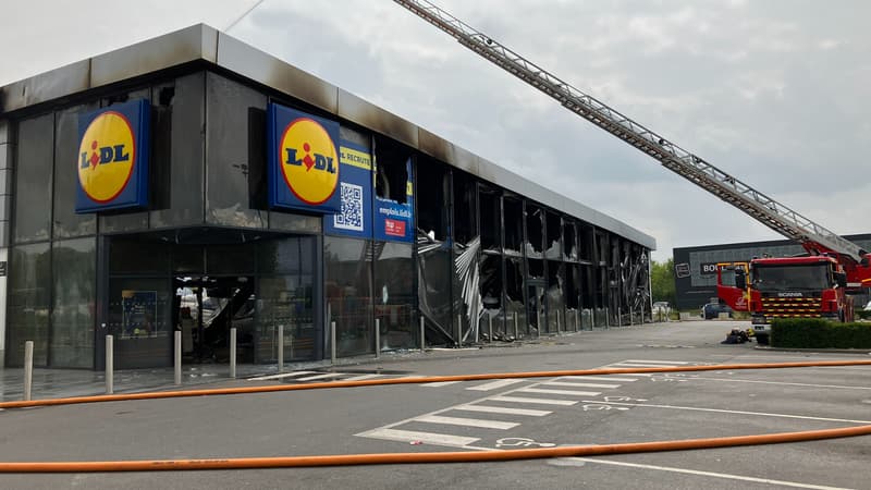 Un magasin Lidl incendié et dégradé le 29 juin 2023 à Wattrelos (Nord) à la suite de la mort de Nahel tué par un tir de policier