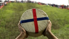 Le "cheeserolling" est une course organisée à Brockworth, en Angleterre, où les concurrents poursuivent un fromage de 3kg.