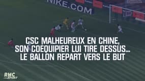 Un csc malheureux en Chine, son coéquipier lui tire dessus... le ballon repart vers le but