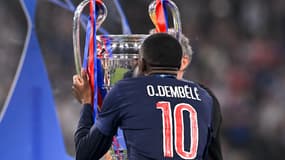 Ousmane Dembélé embrasse le Trophée de la Ligue des champions après le sacre du PSG, 31 mai 2025