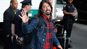 Dave Grohl, chanteur des "Foo Fighters", s'est cassé la jambe pendant le concert de Göteborg.