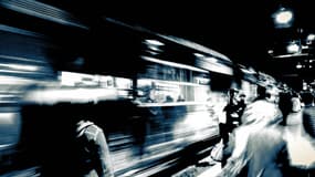 Les usagers du métro et du train font en moyenne 1.000 pas de plus chaque jour que les automobilistes - 27 janvier 2016
