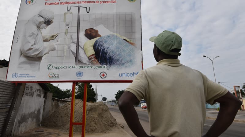 Une affiche de prévention contre Ebola, le 24 août 2014 à Abidjan.